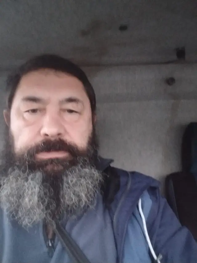 Наставник в кабине грузовика
